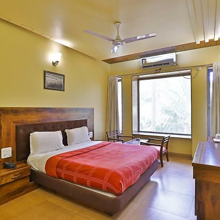 Palette - Hotel Ocean Inn Daman Buitenkant foto