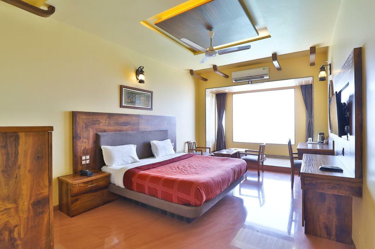 Palette - Hotel Ocean Inn Daman Buitenkant foto