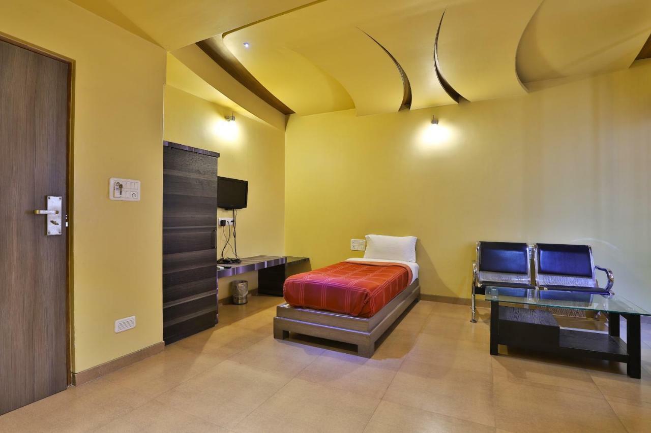 Palette - Hotel Ocean Inn Daman Buitenkant foto