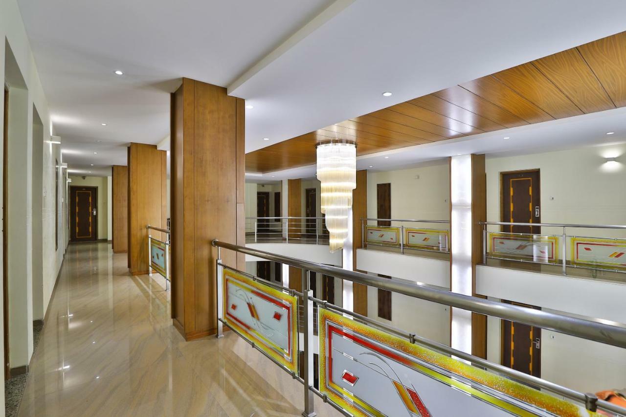 Palette - Hotel Ocean Inn Daman Buitenkant foto