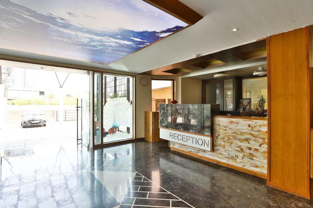 Palette - Hotel Ocean Inn Daman Buitenkant foto