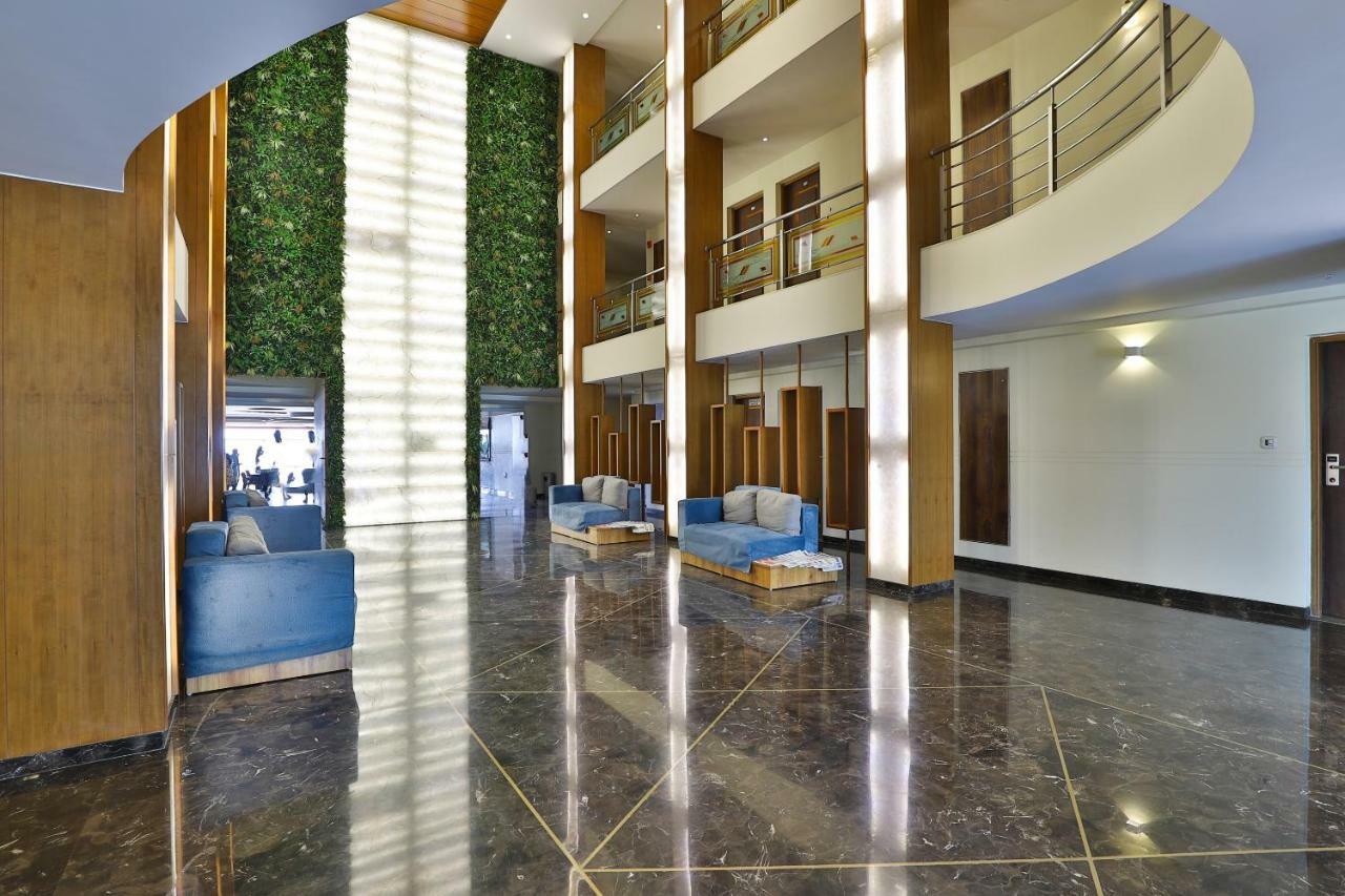 Palette - Hotel Ocean Inn Daman Buitenkant foto