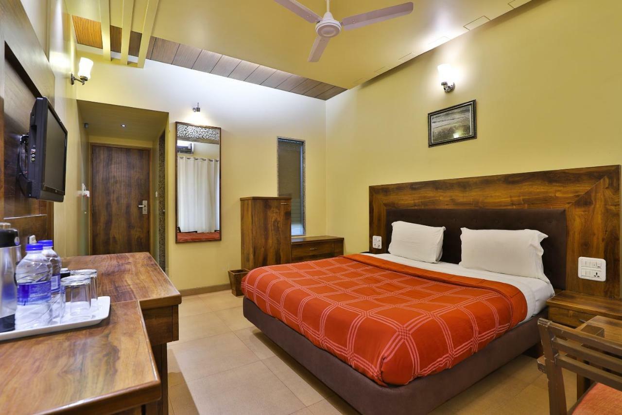 Palette - Hotel Ocean Inn Daman Buitenkant foto