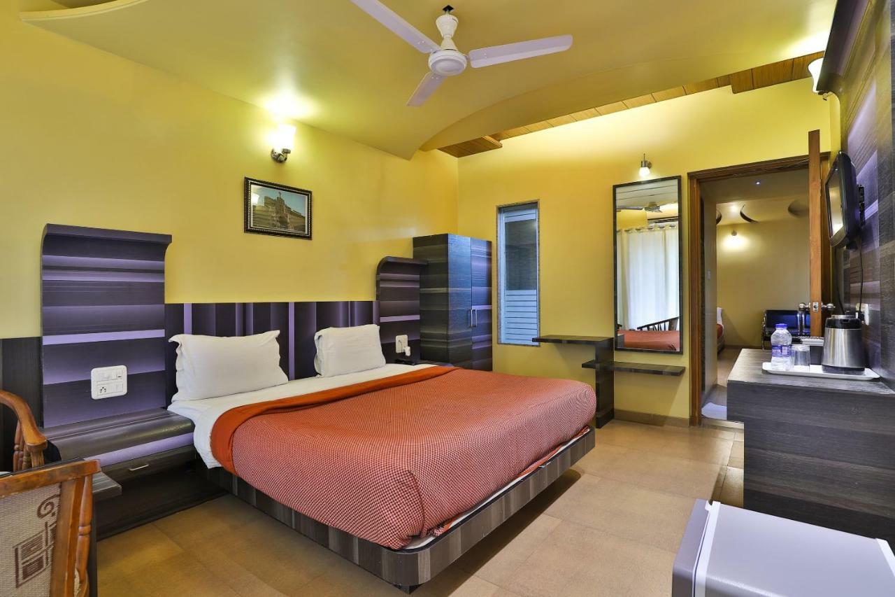Palette - Hotel Ocean Inn Daman Buitenkant foto