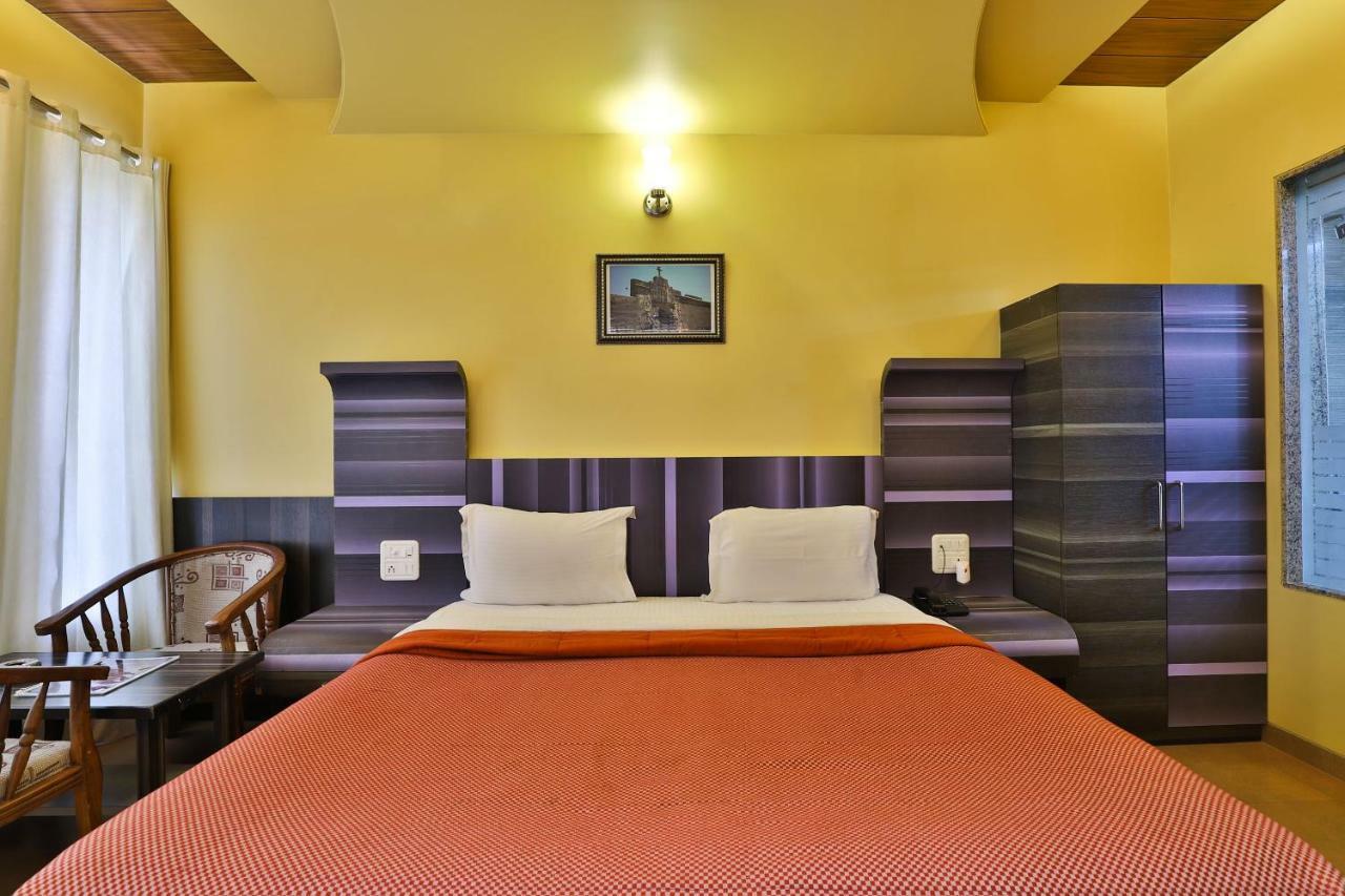 Palette - Hotel Ocean Inn Daman Buitenkant foto