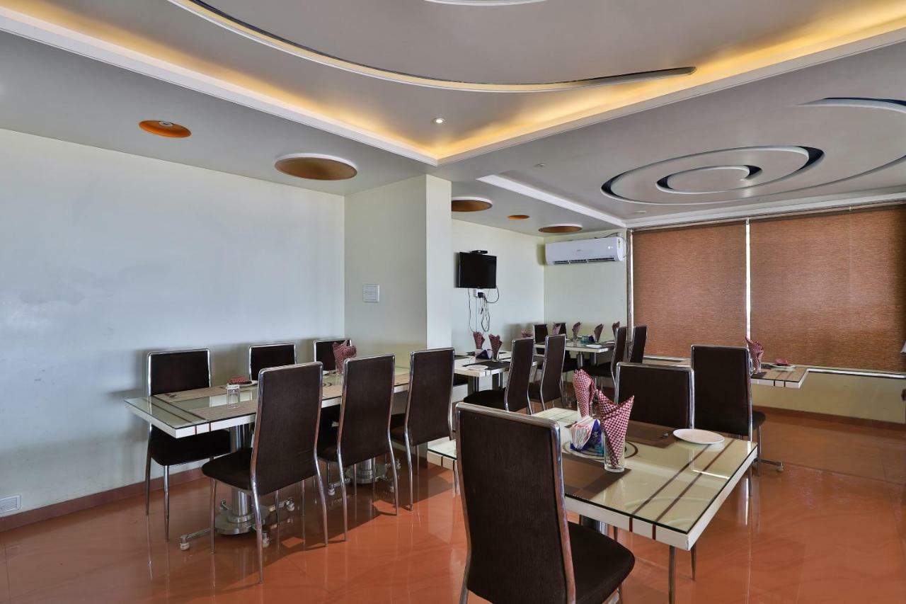 Palette - Hotel Ocean Inn Daman Buitenkant foto
