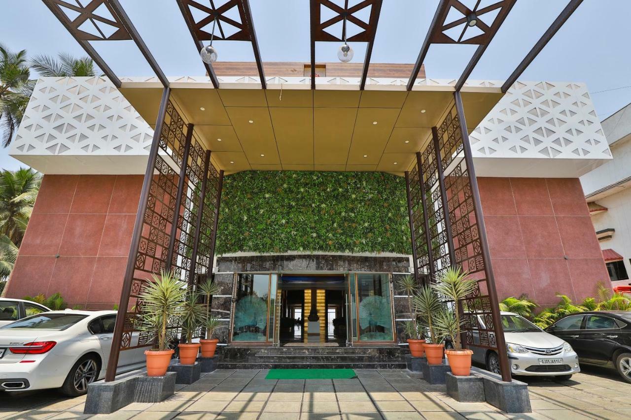 Palette - Hotel Ocean Inn Daman Buitenkant foto