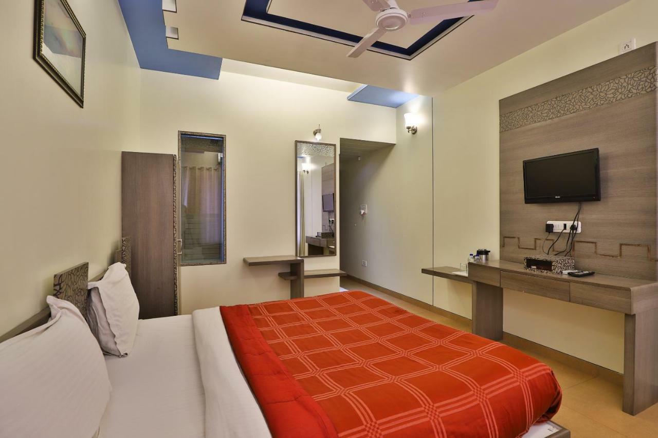 Palette - Hotel Ocean Inn Daman Buitenkant foto