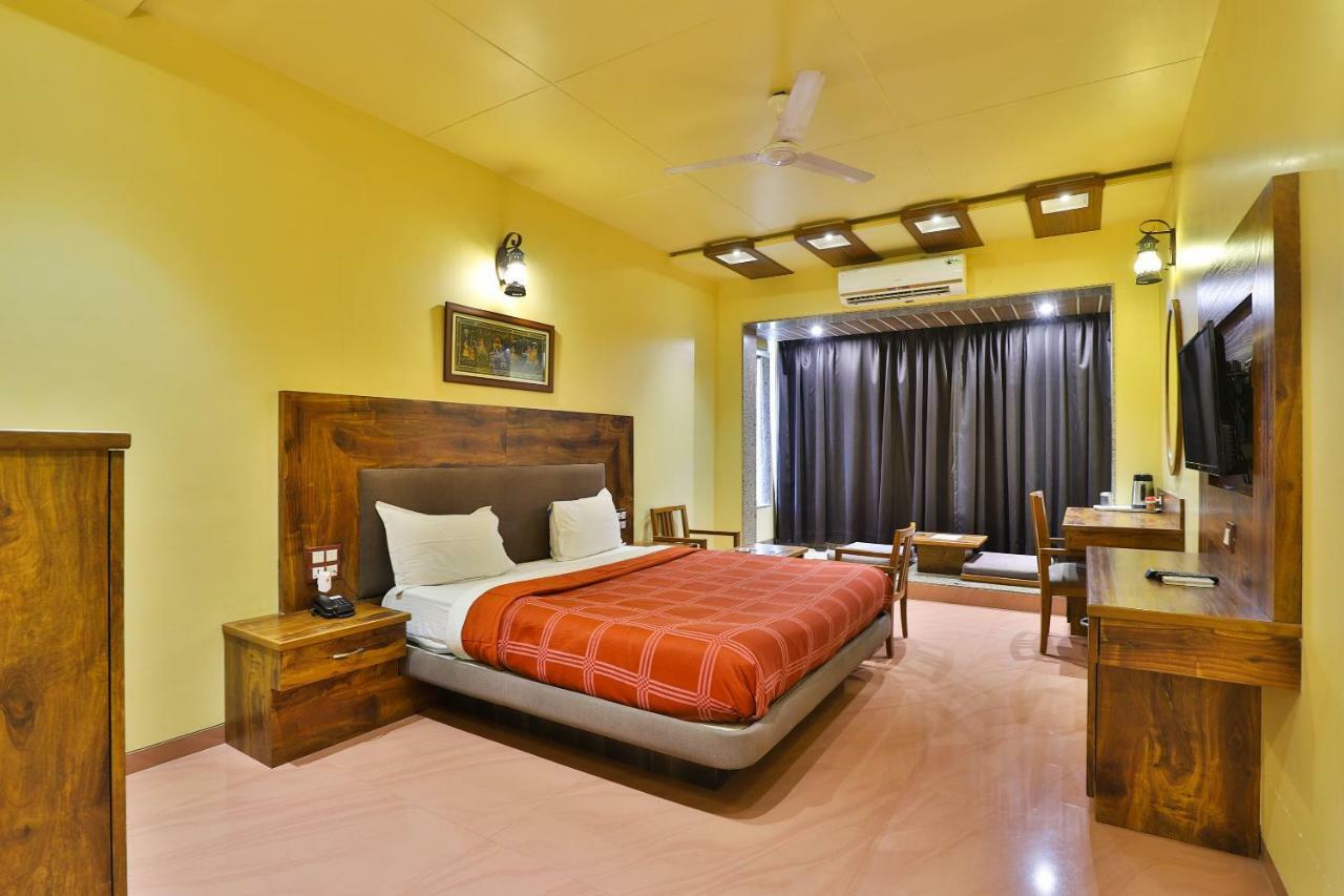 Palette - Hotel Ocean Inn Daman Buitenkant foto