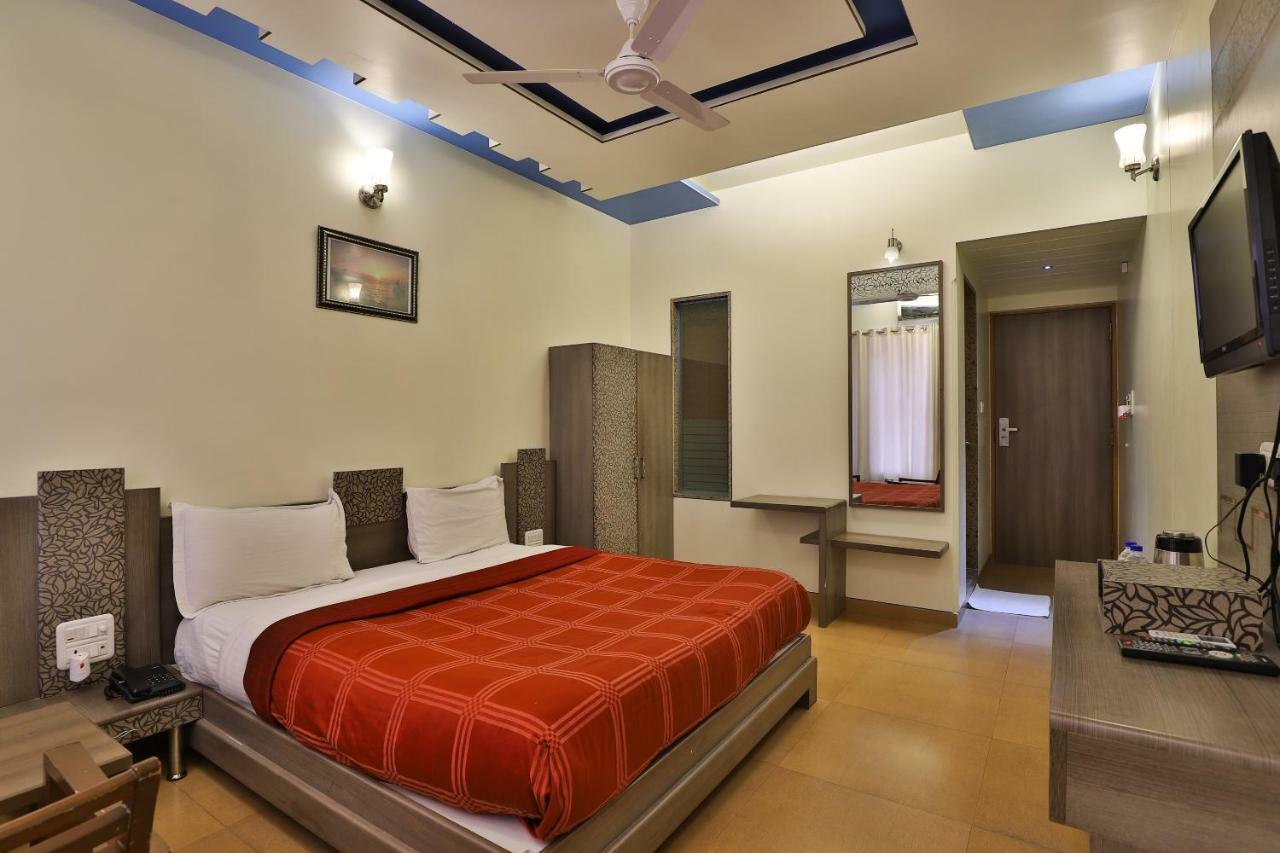 Palette - Hotel Ocean Inn Daman Buitenkant foto