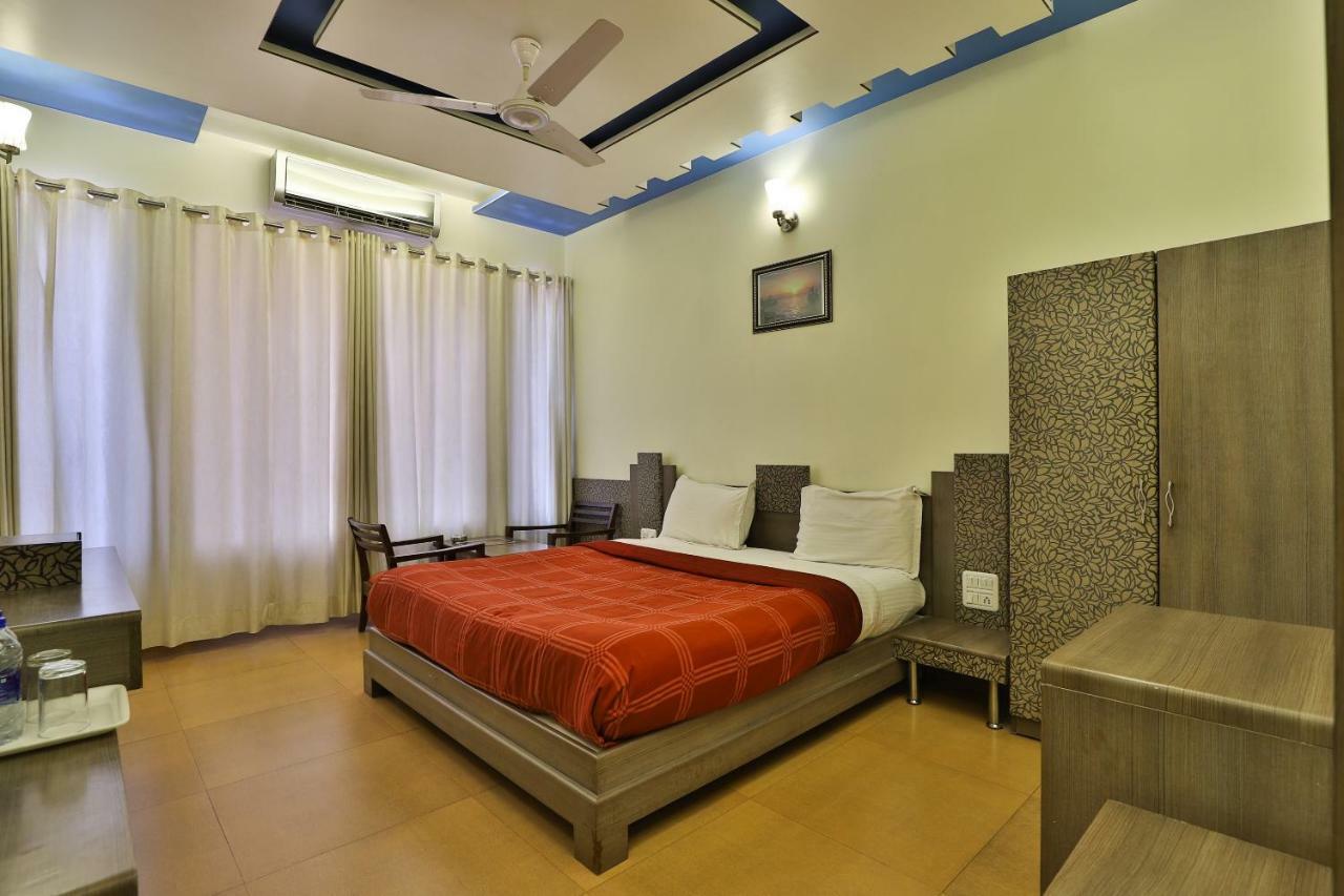 Palette - Hotel Ocean Inn Daman Buitenkant foto